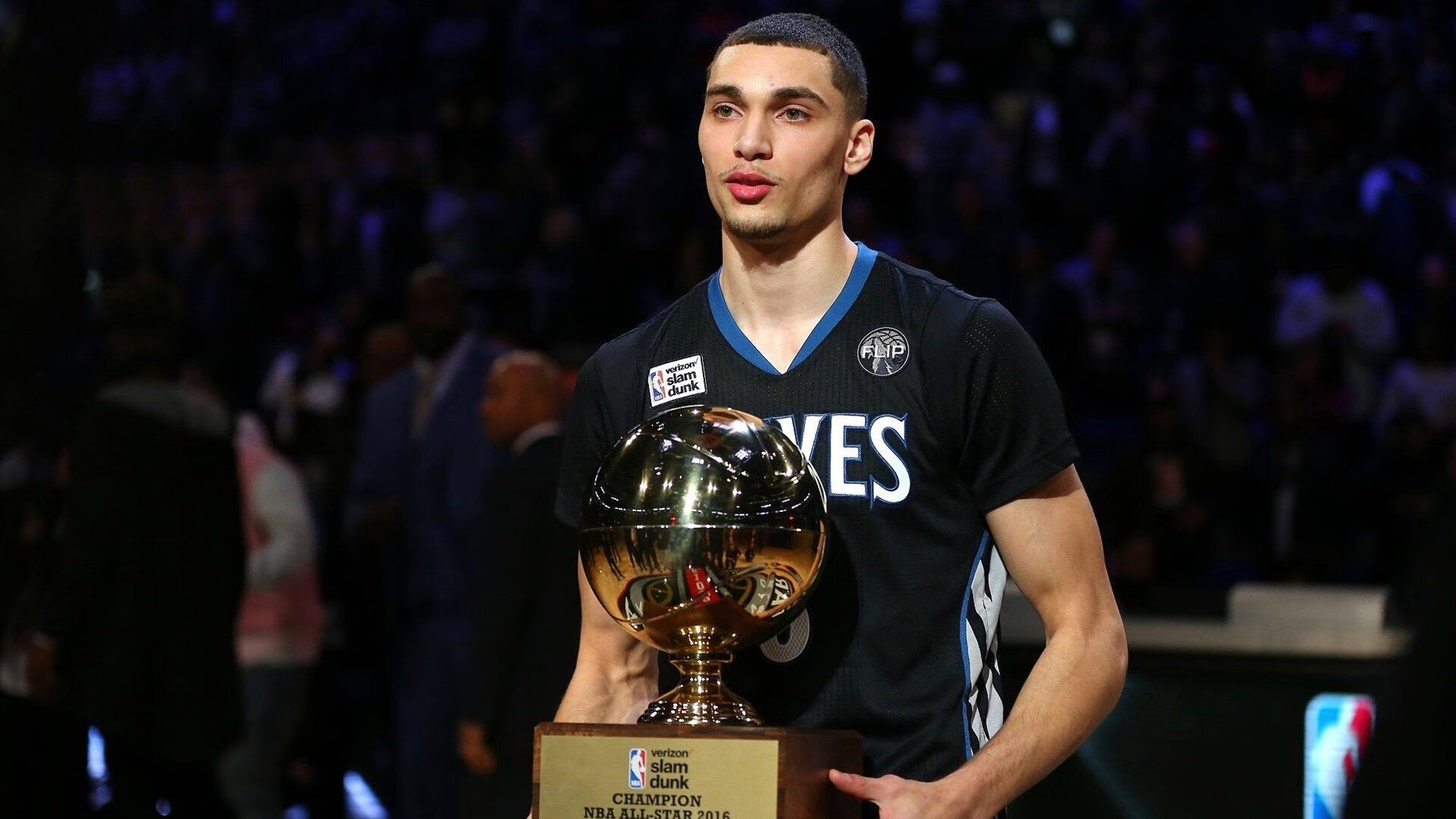 开云体育下载网页版-NBA传奇诺维茨基正式入驻名人堂,全场致敬响彻球馆,诺维茨基选秀